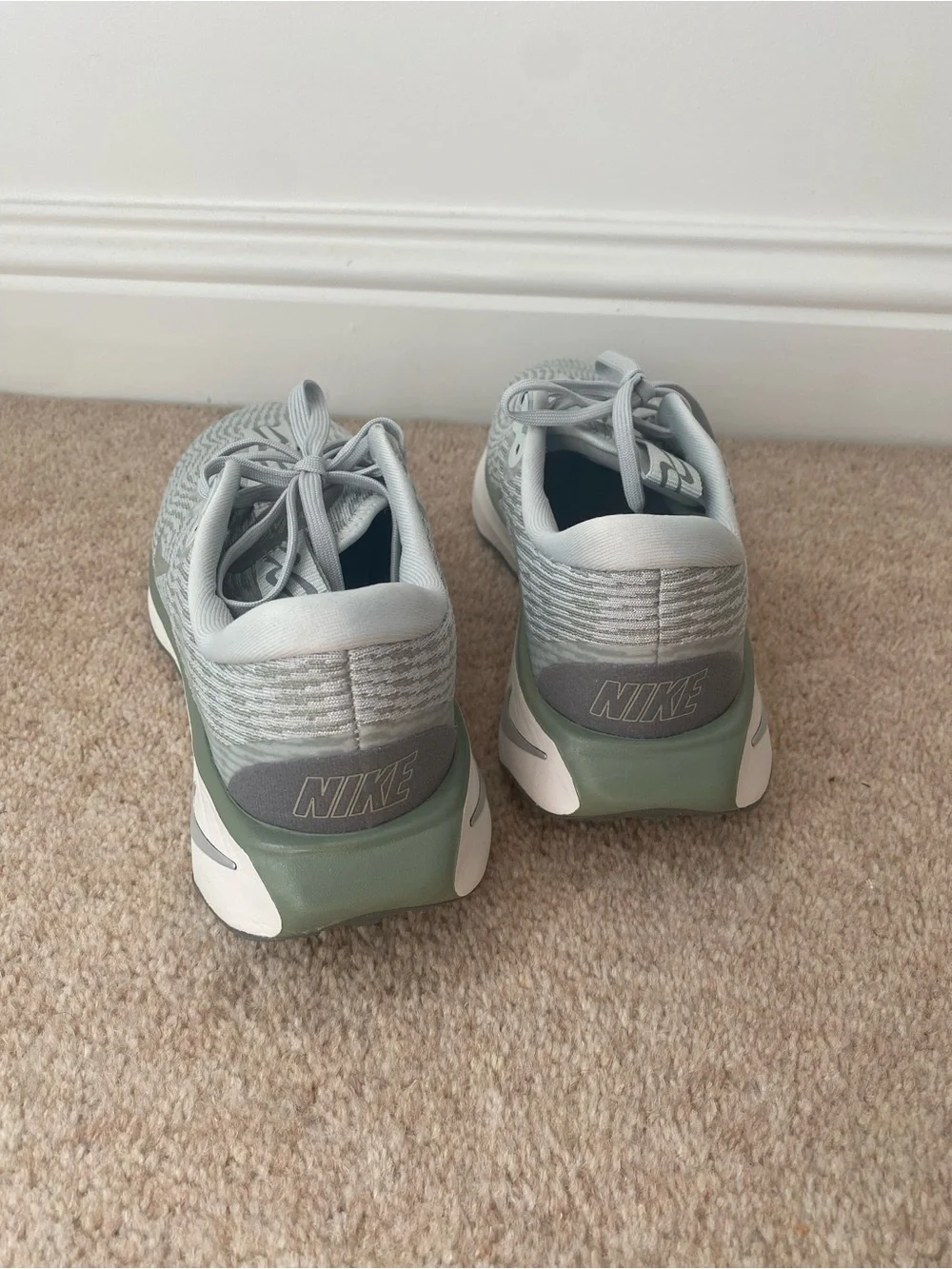 Nike Motiva Womens Size 9 Green Grey Athletic Running Shoes DV1238006 Activewear